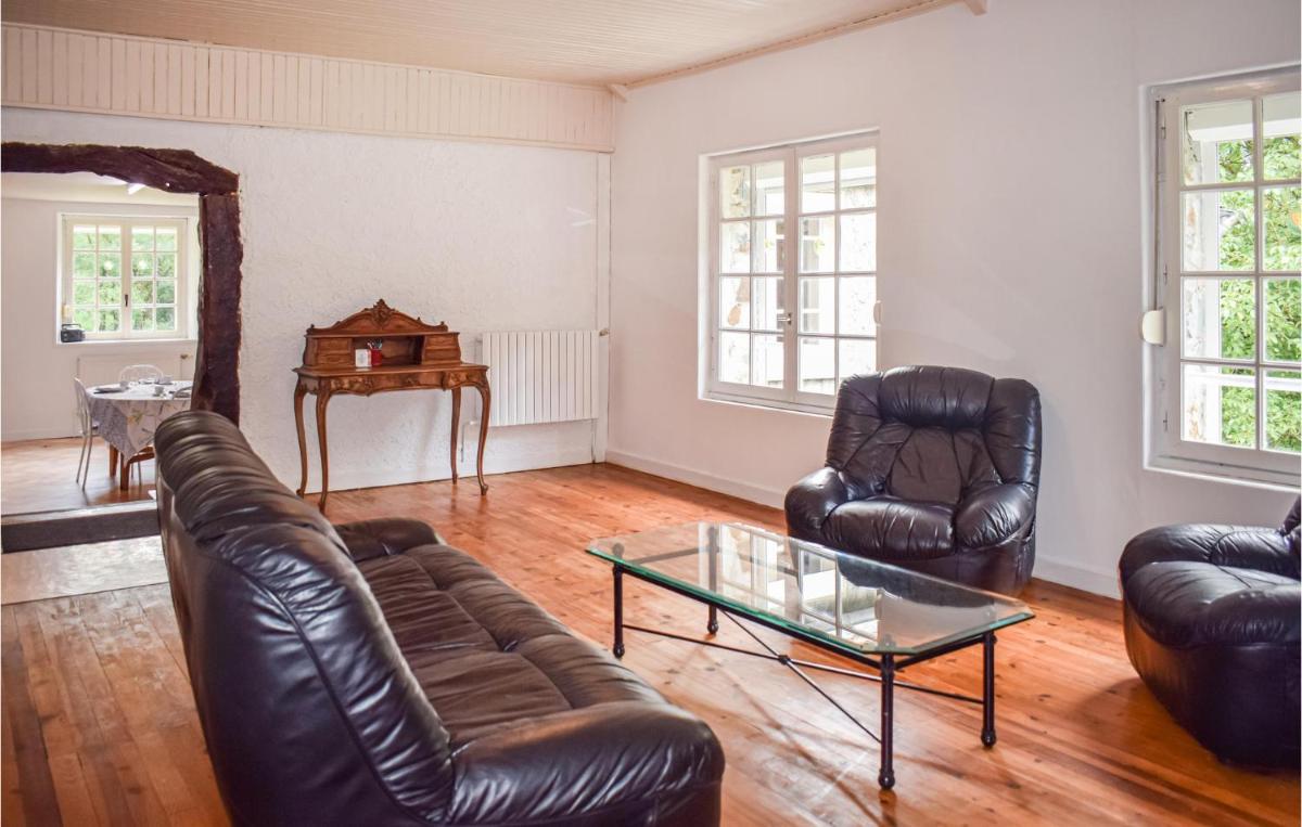 3 Bedroom Stunning Home In Langoat - Housity