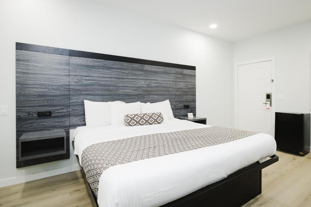 Sapphire Inn & Suites - Housity