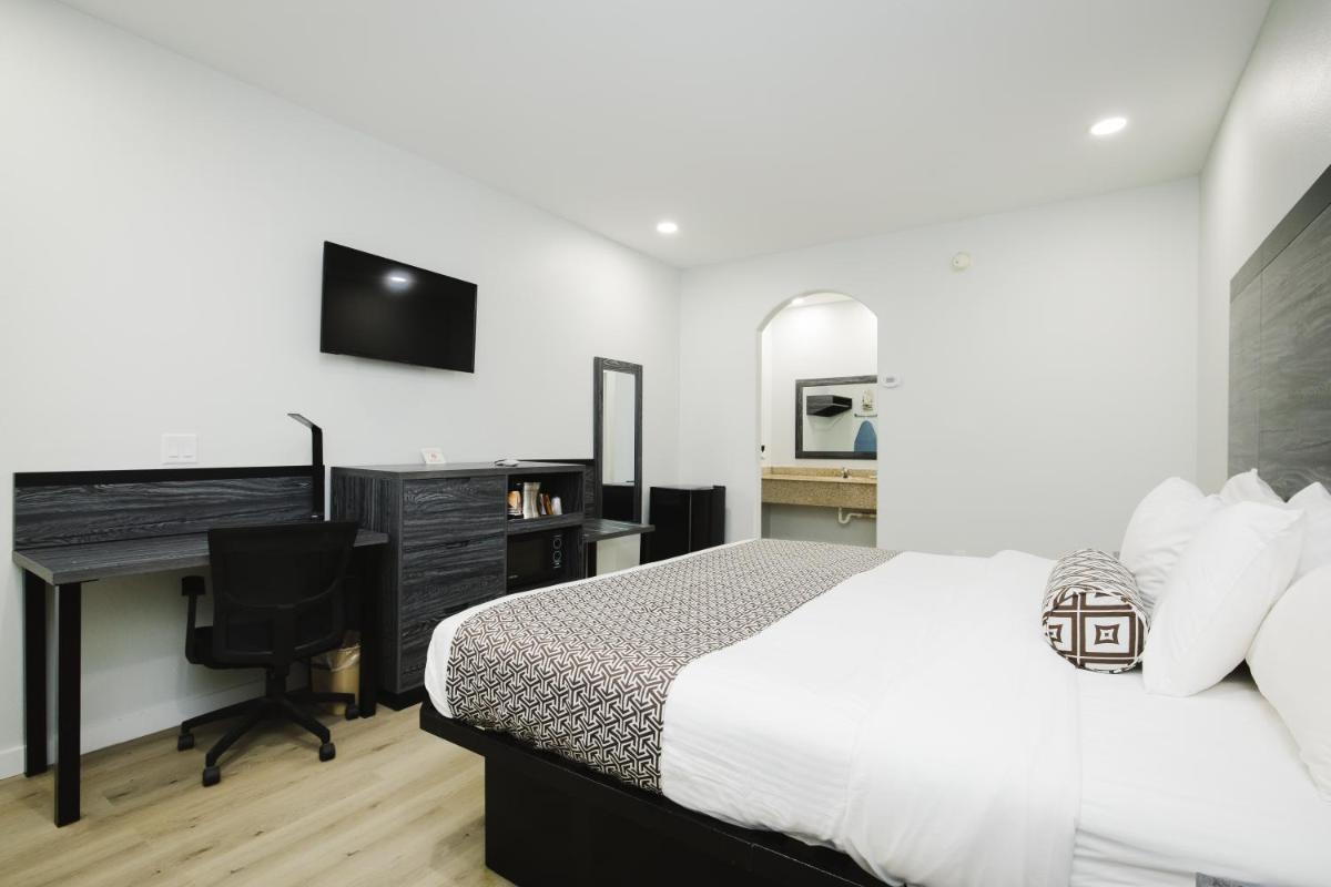 Sapphire Inn & Suites - Housity