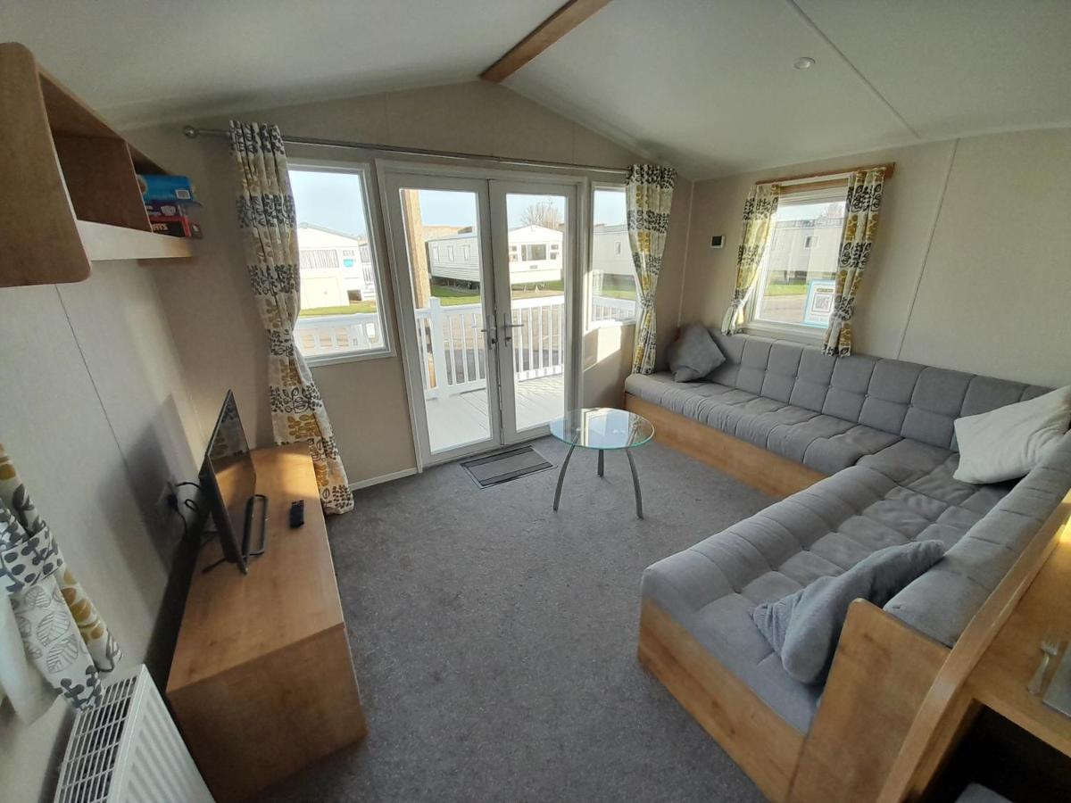 Beautiful 3 Bed caravan in Walton on the Naze - Housity