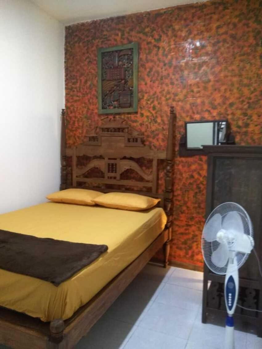 8 Up House - Housity