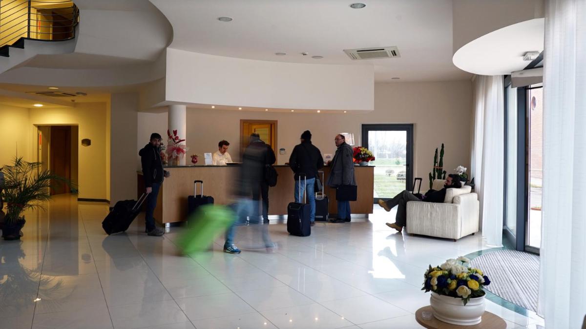 Garden Hotel - Housity