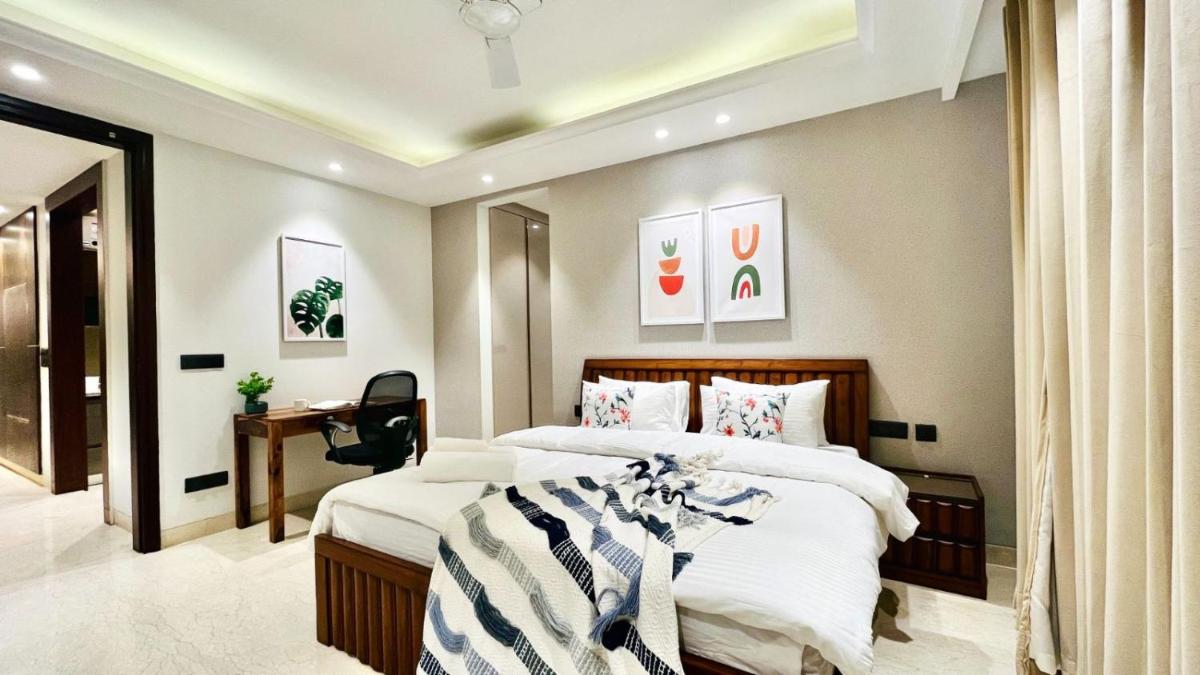 BluO 3BHK - DLF CyberCity, MG Road, Balcony, Lift - Housity