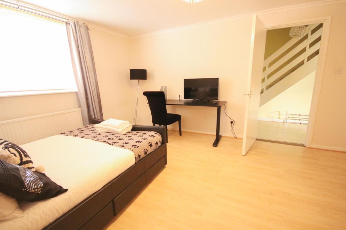 Bellengers Bee - Housity