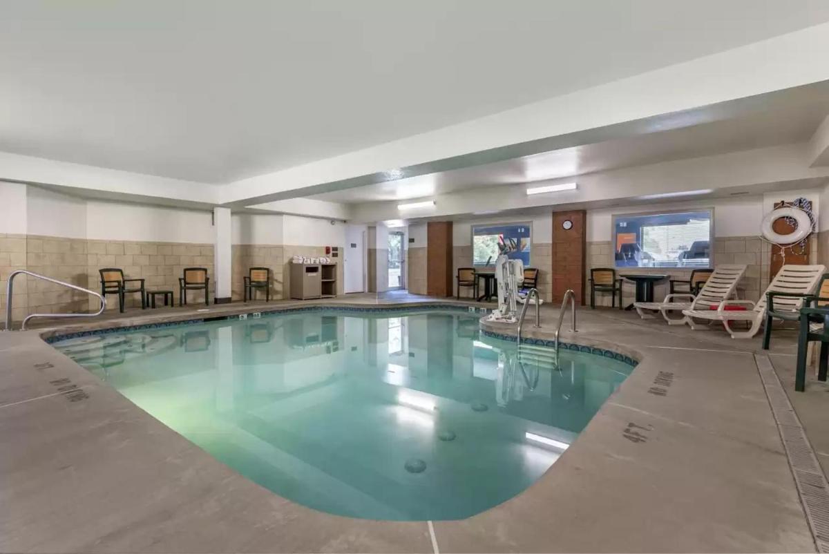 Comfort Suites Mason near Kings Island - Housity