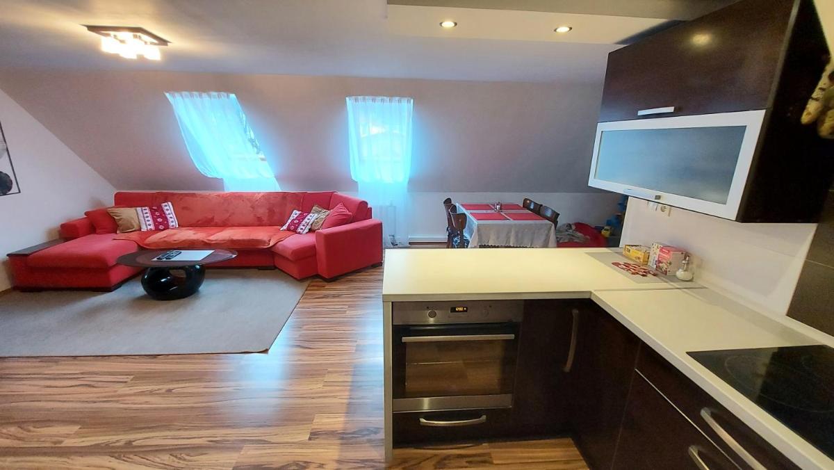 Apartmán Tajov pre 5-6 osôb, privatne parkovanie a terasa - Housity