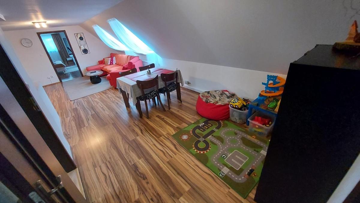 Apartmán Tajov pre 5-6 osôb, privatne parkovanie a terasa - Housity