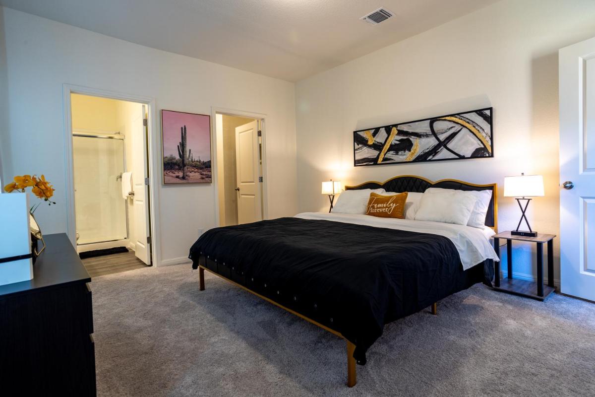 Lavishly Decorated 3-Bedroom Home Near Samsung-Taylor with King-Sized Bed - Housity