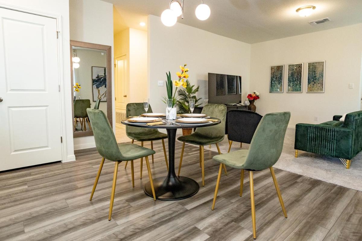 Lavishly Decorated 3-Bedroom Home Near Samsung-Taylor with King-Sized Bed - Housity