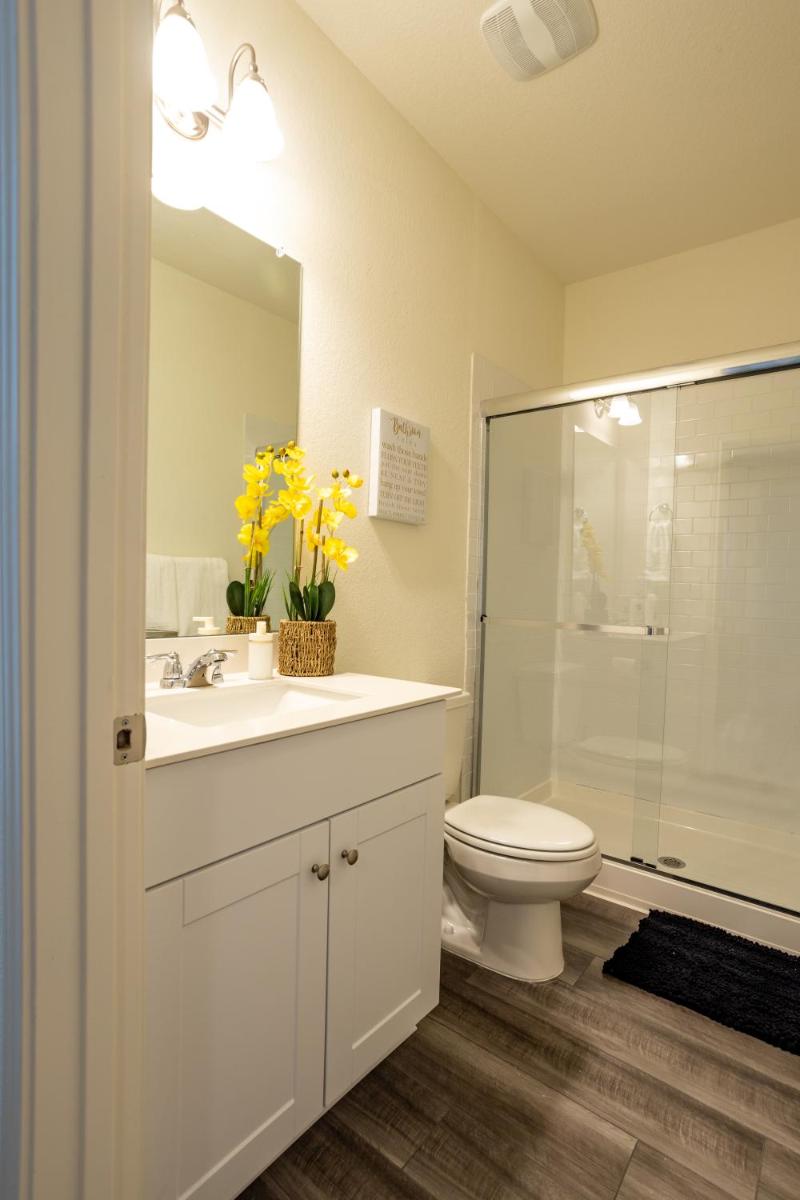 Lavishly Decorated 3-Bedroom Home Near Samsung-Taylor with King-Sized Bed - Housity