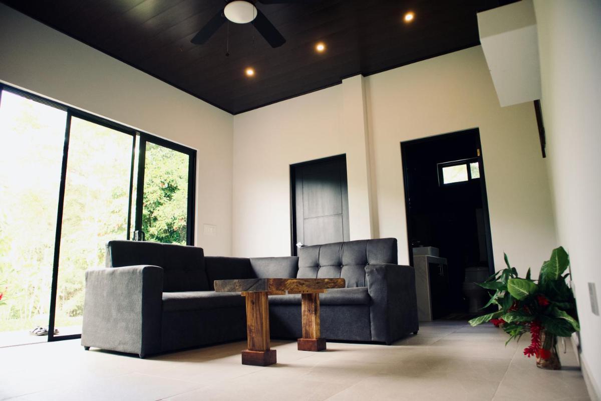 Jungle Home with King Beds -5 Minutes from the Beach - Housity