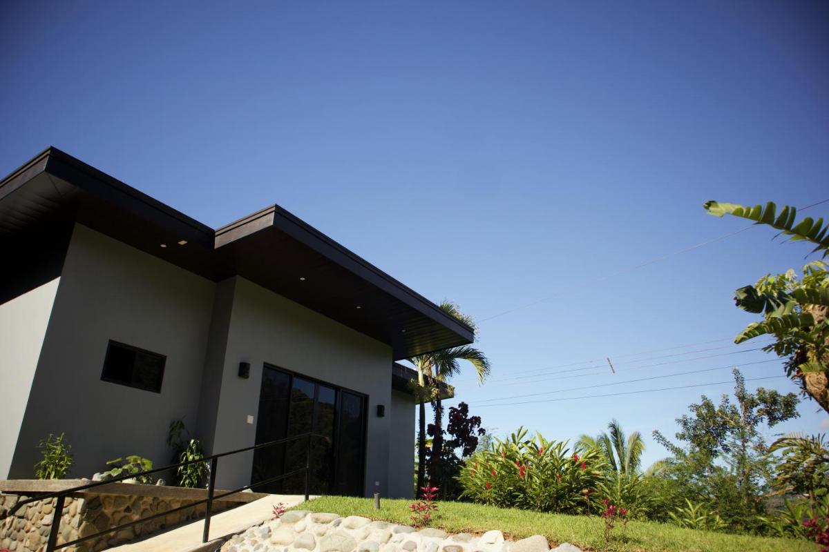 Jungle Home with King Beds -5 Minutes from the Beach - Housity