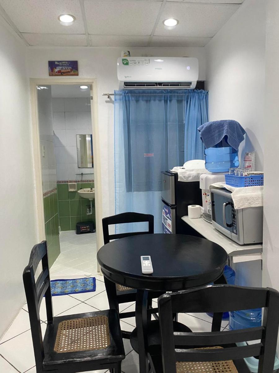 ROMY'S PLACE - ENTIRE 2ND FLOOR APARTMENT - Housity