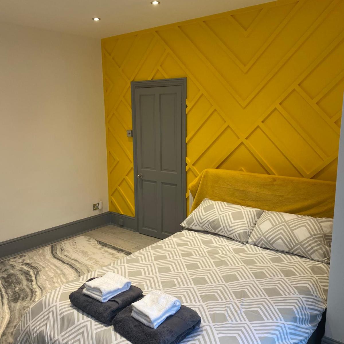 Plumstead common home on the hill on street Free parking - Housity