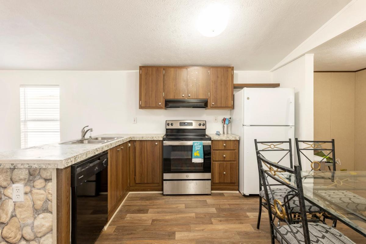 Gorgeous 3BR Guest House - Near COTA F1s & Airport - Housity