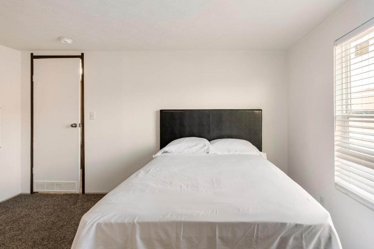 Gorgeous 3BR Guest House - Near COTA F1s & Airport - Housity