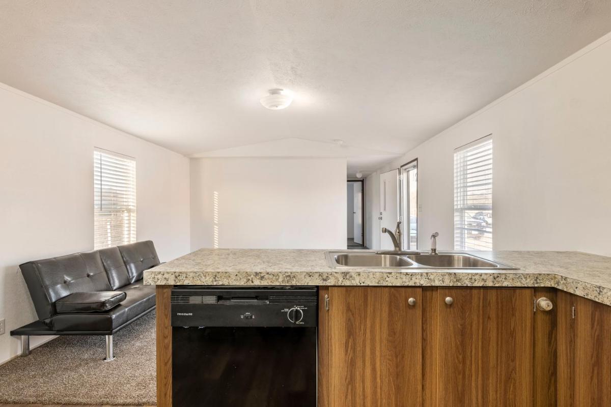 Gorgeous 3BR Guest House - Near COTA F1s & Airport - Housity