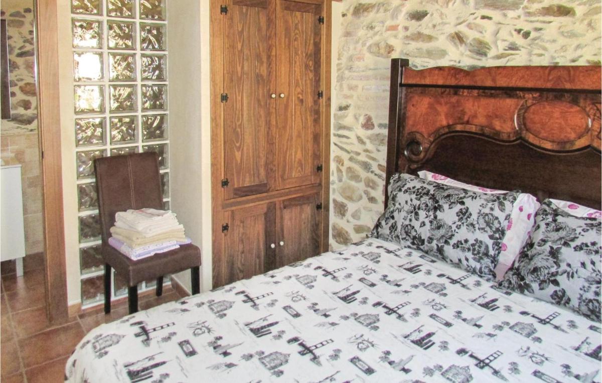 Awesome Home In Aldeanue De La Sierra - Housity