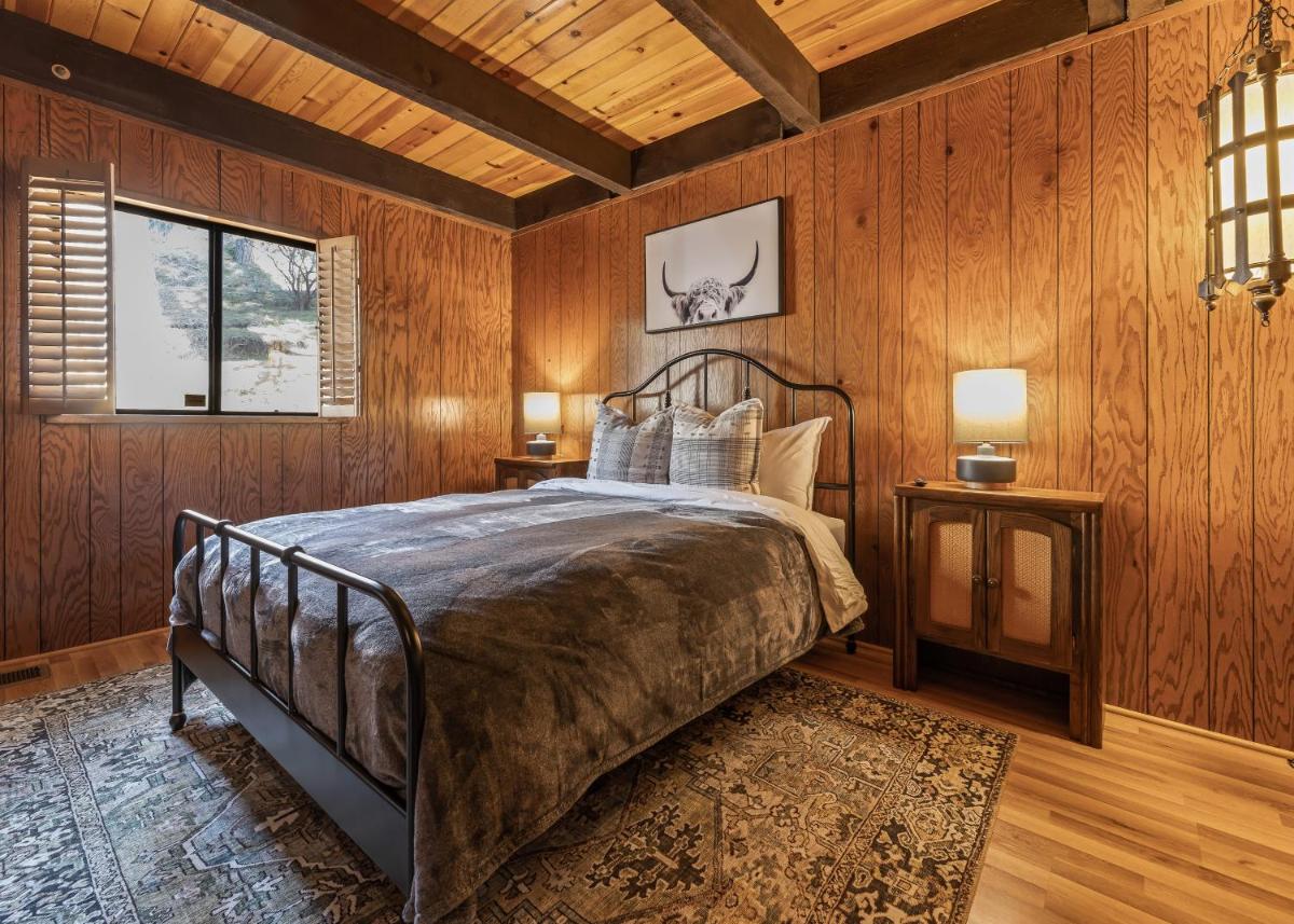 Hygge Haus Sequoia - Large Private Cabin w Views - Housity