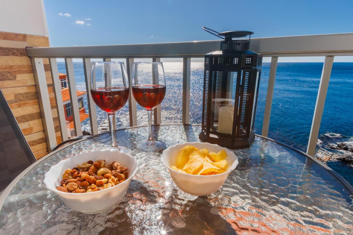 Spacious studio next to the sea with stunning views - Housity
