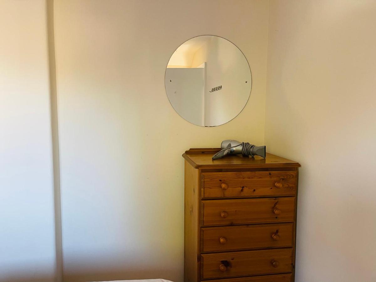 St Ives, King Bed Cosy home, parking, fast Wi Fi - Housity