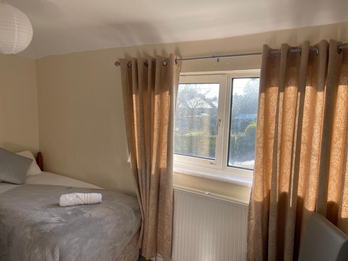 St Ives, King Bed Cosy home, parking, fast Wi Fi - Housity