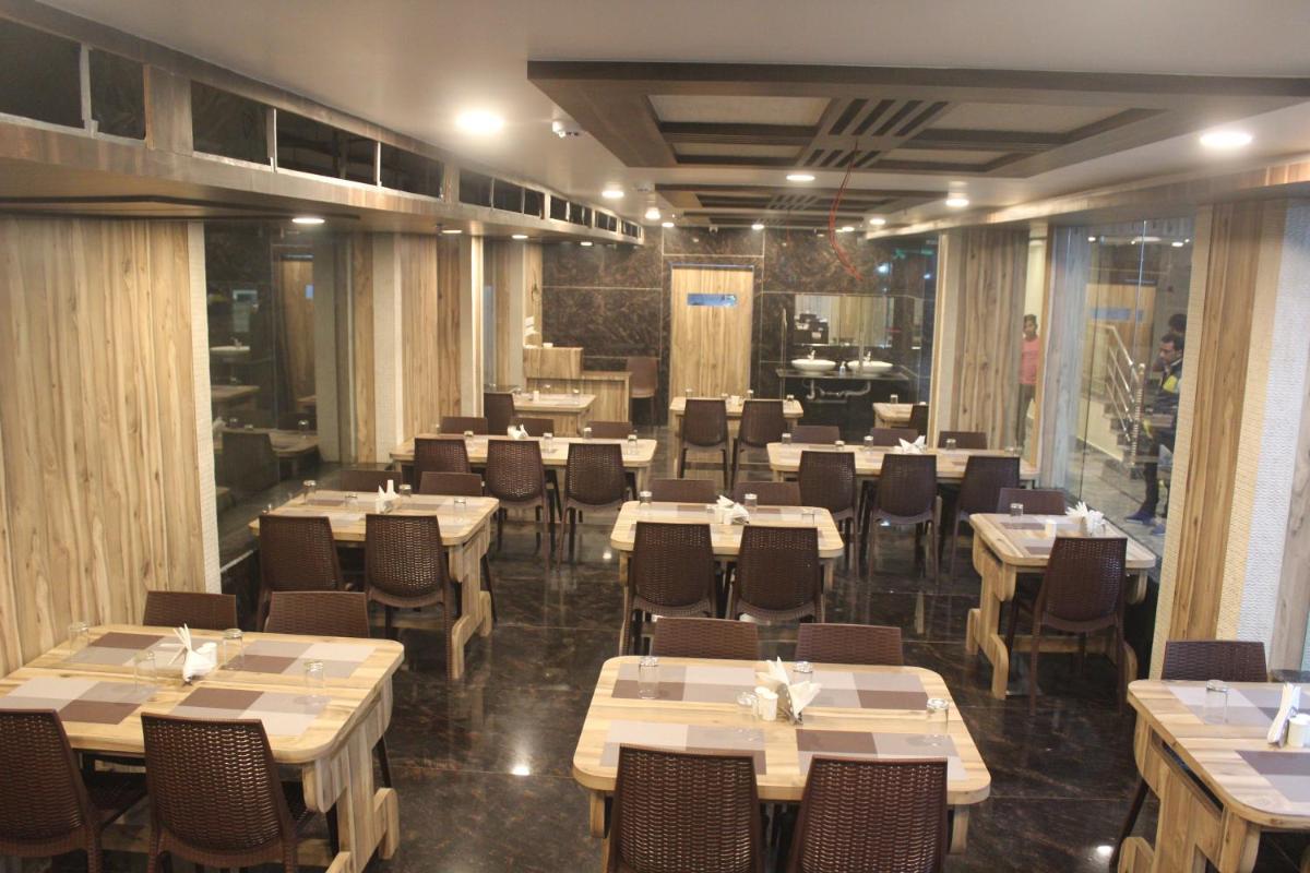Hotel RK International - Housity