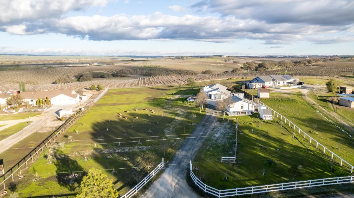 Vino View Farmhouse - Housity