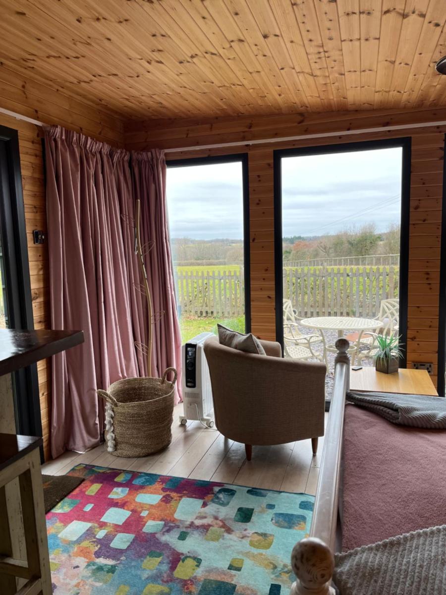 Self Contained Garden Studio with stunning views - Housity
