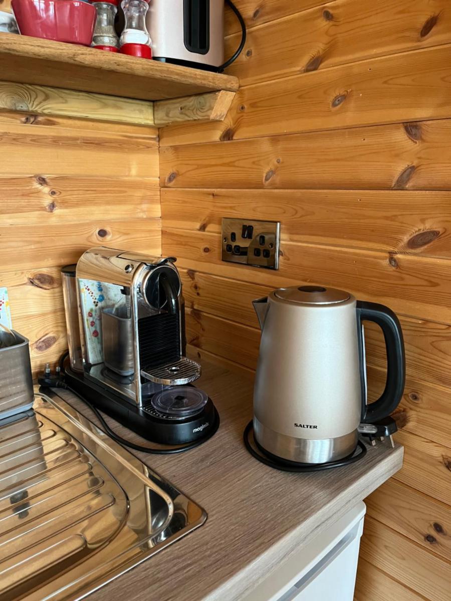 Self Contained Garden Studio with stunning views - Housity