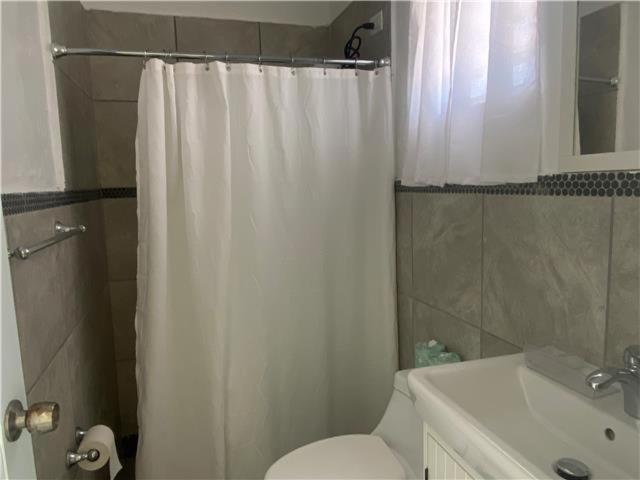 Casita Familiar con Vista al Mar y Piscina - Housity