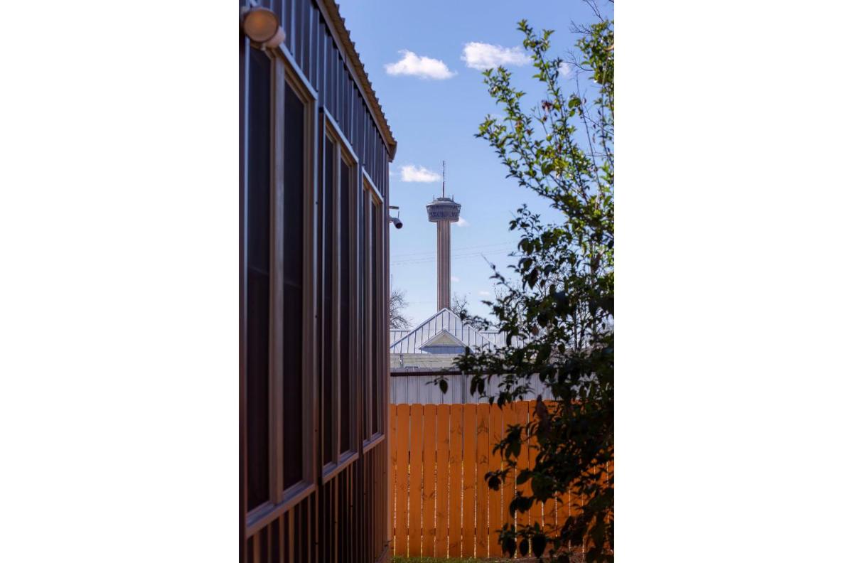 Gorgeous Guesthouse Near Amazing Downtown - Housity