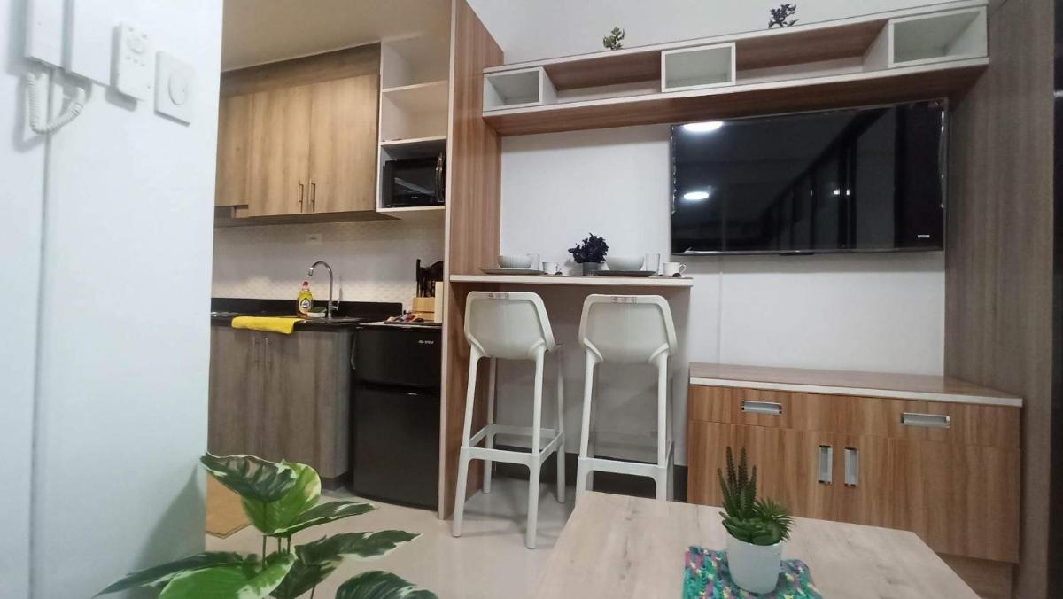 Cozy 1Br with Netflix & Balcony Pool View Condo - Housity