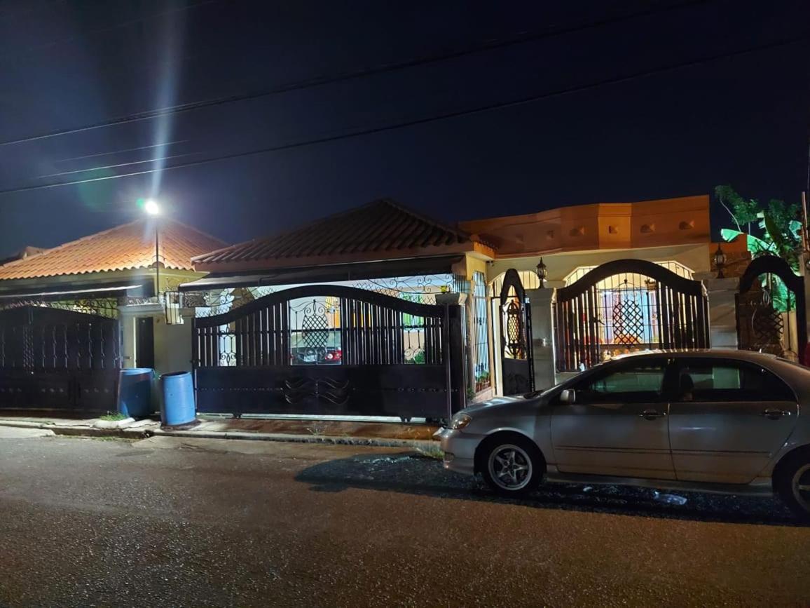 Hermosa casa urbanización Jardines del Norte - Housity