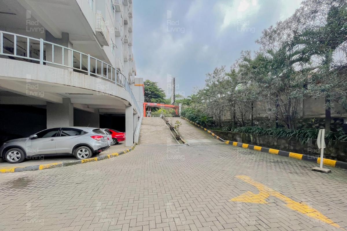RedLiving Apartemen Easton Park Jatinangor - Rajes Room - Housity