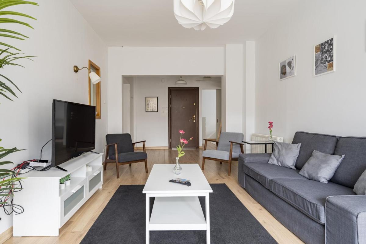 Suitetrails - Specious and Stylish Apartment Near Bagdat Street with Excellent Location in Kadikoy