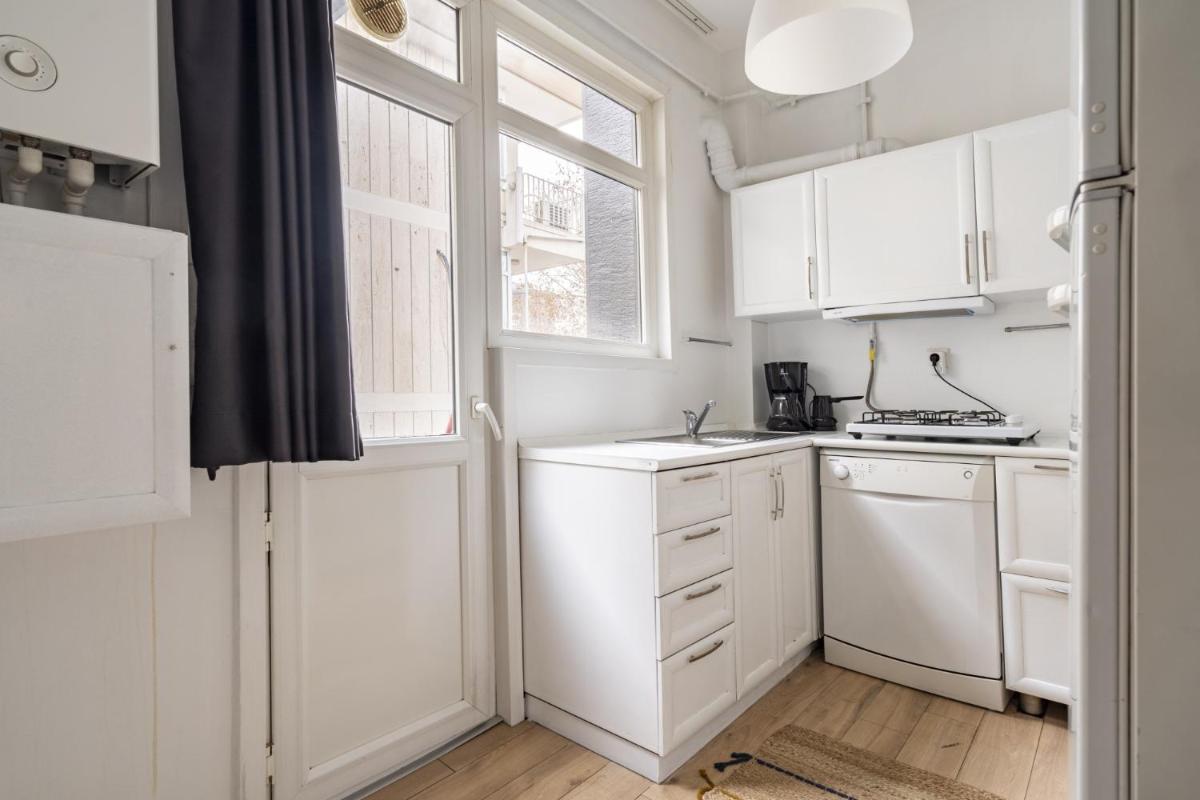 Suitetrails - Specious and Stylish Apartment Near Bagdat Street with Excellent Location in Kadikoy