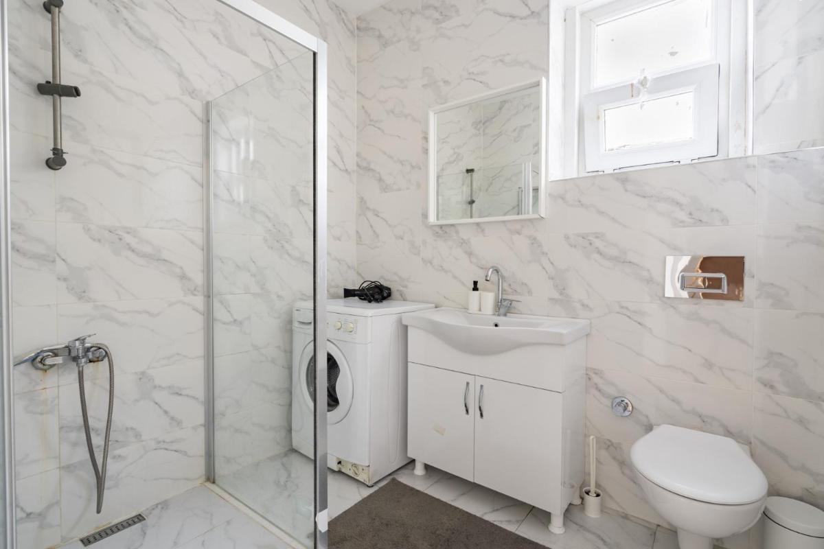 Suitetrails - Specious and Stylish Apartment Near Bagdat Street with Excellent Location in Kadikoy