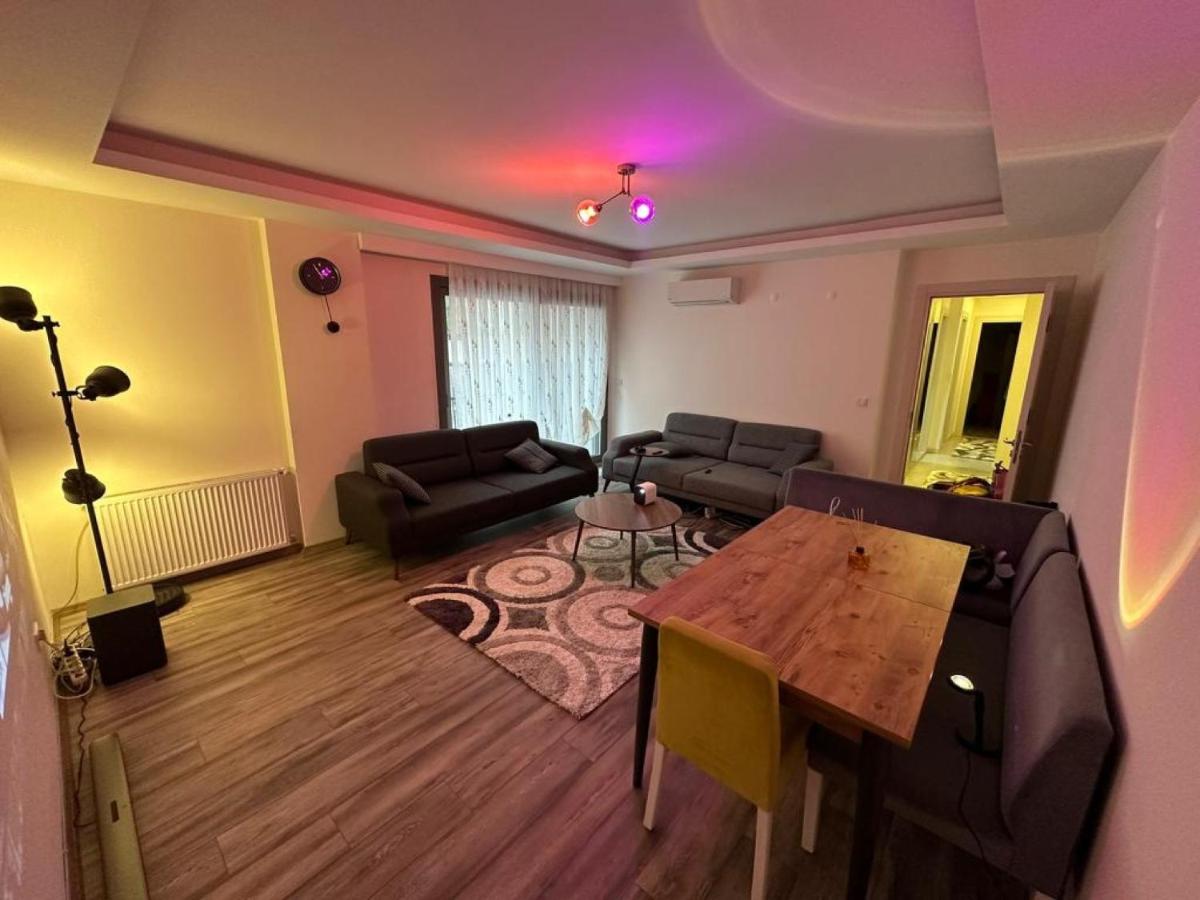 Flat with Balcony in Karsiyaka next to Coast - Housity