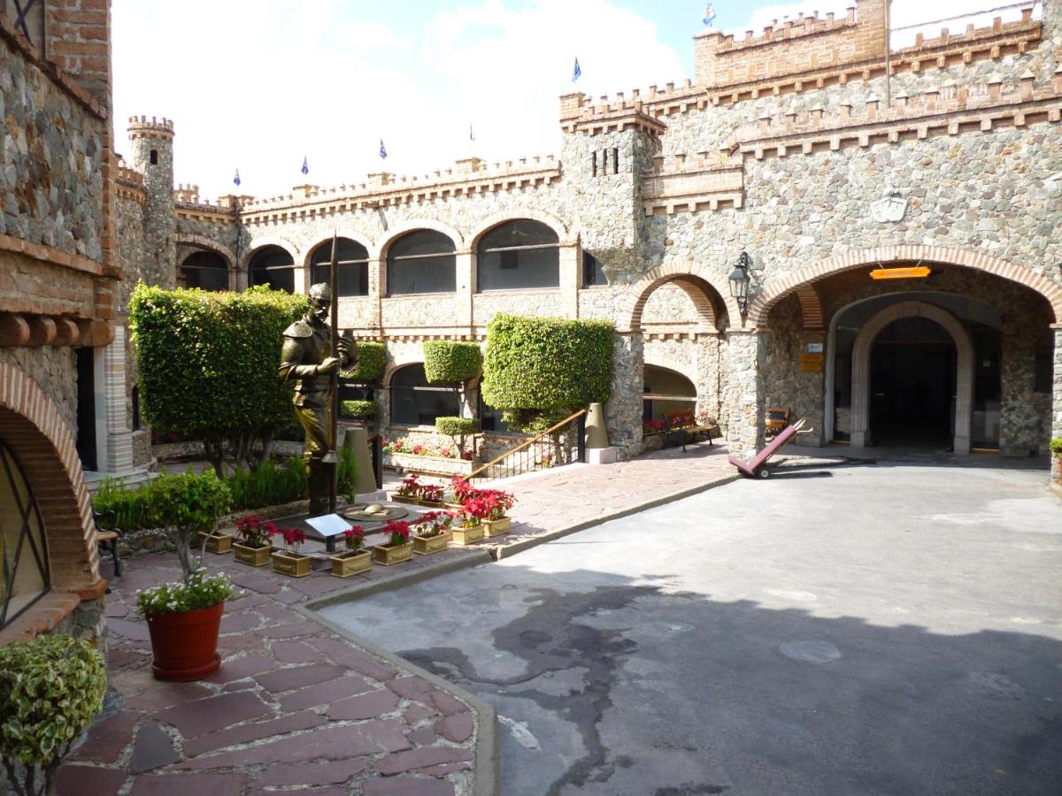 Hotel Castillo de Santa Cecilia - Housity