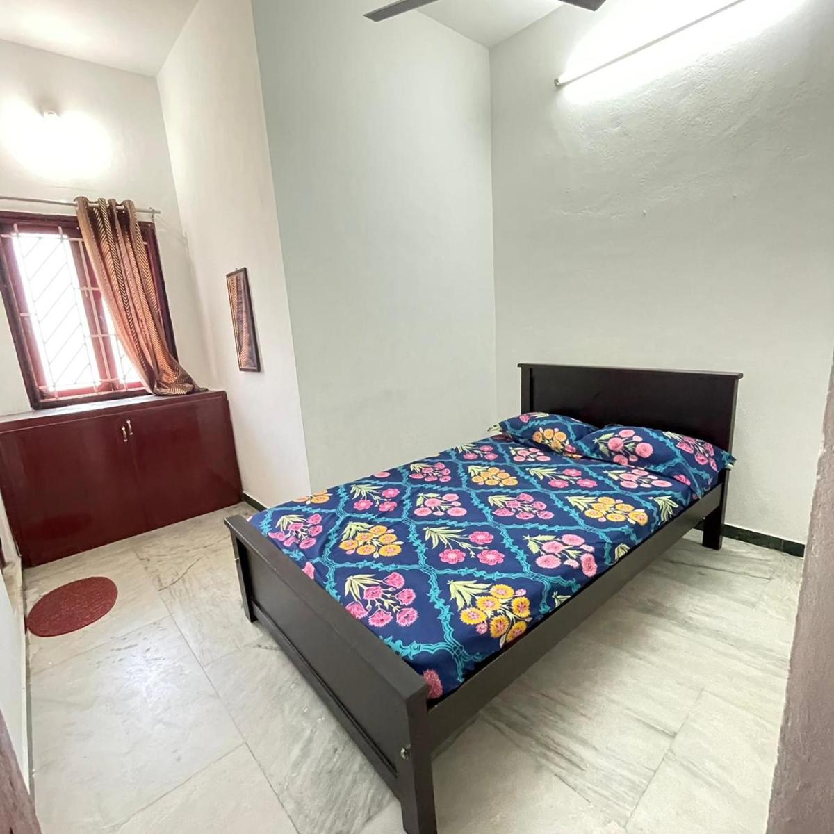 WHITE HOUSE - 3BHK Elegant Apartment - Hizvo