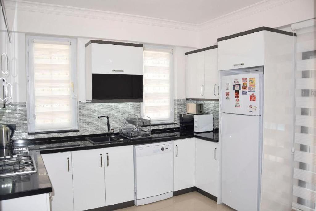 Villa Paradise Found - Housity