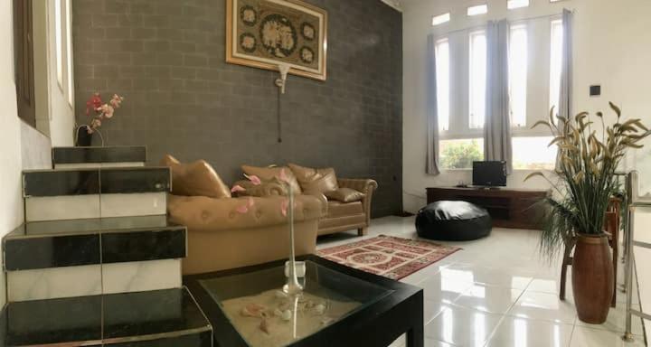 Vila Sariwangi 3 - Housity