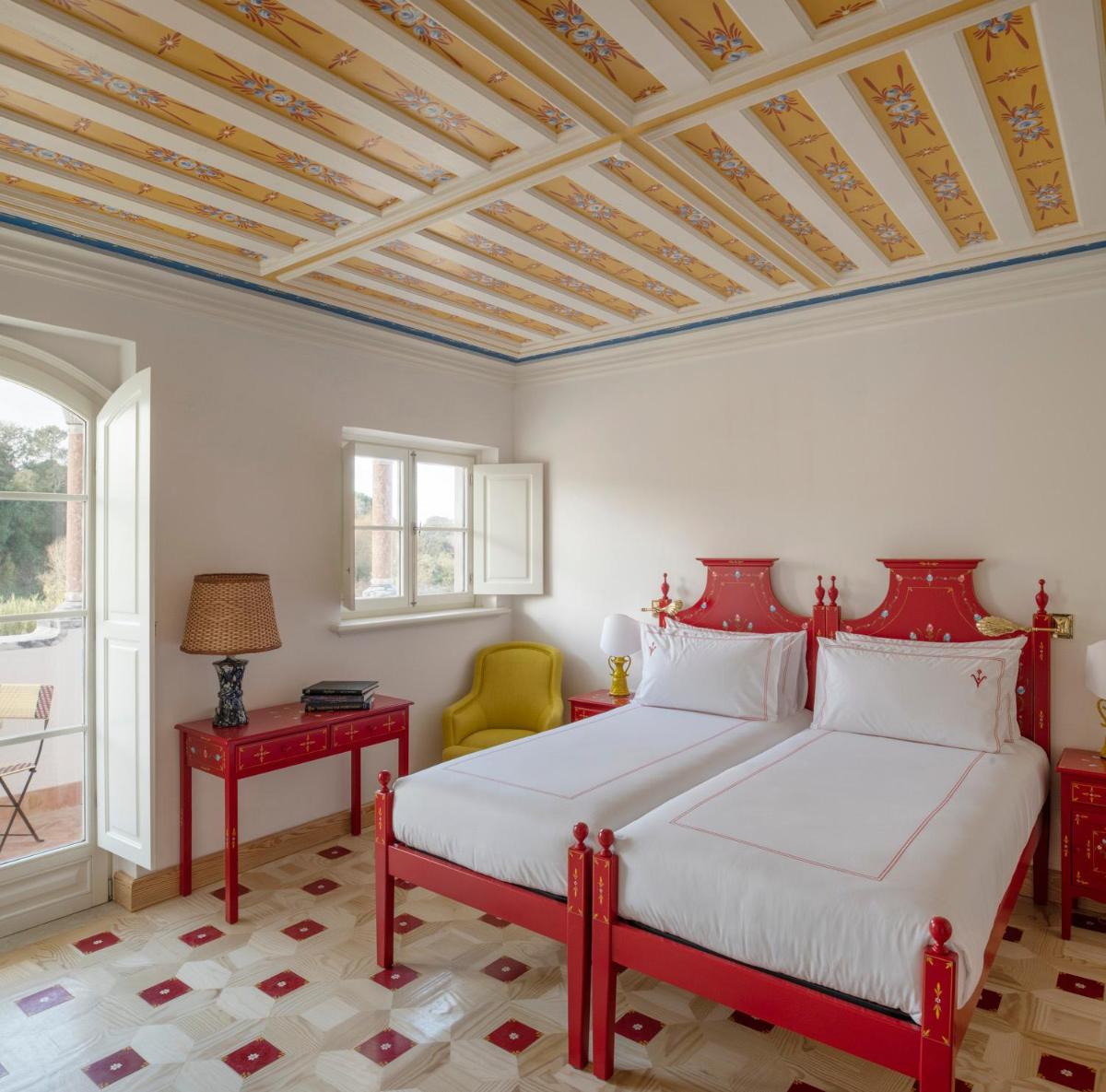 Uma cama ou camas num quarto em Vermelho Melides - Relais & Châteaux