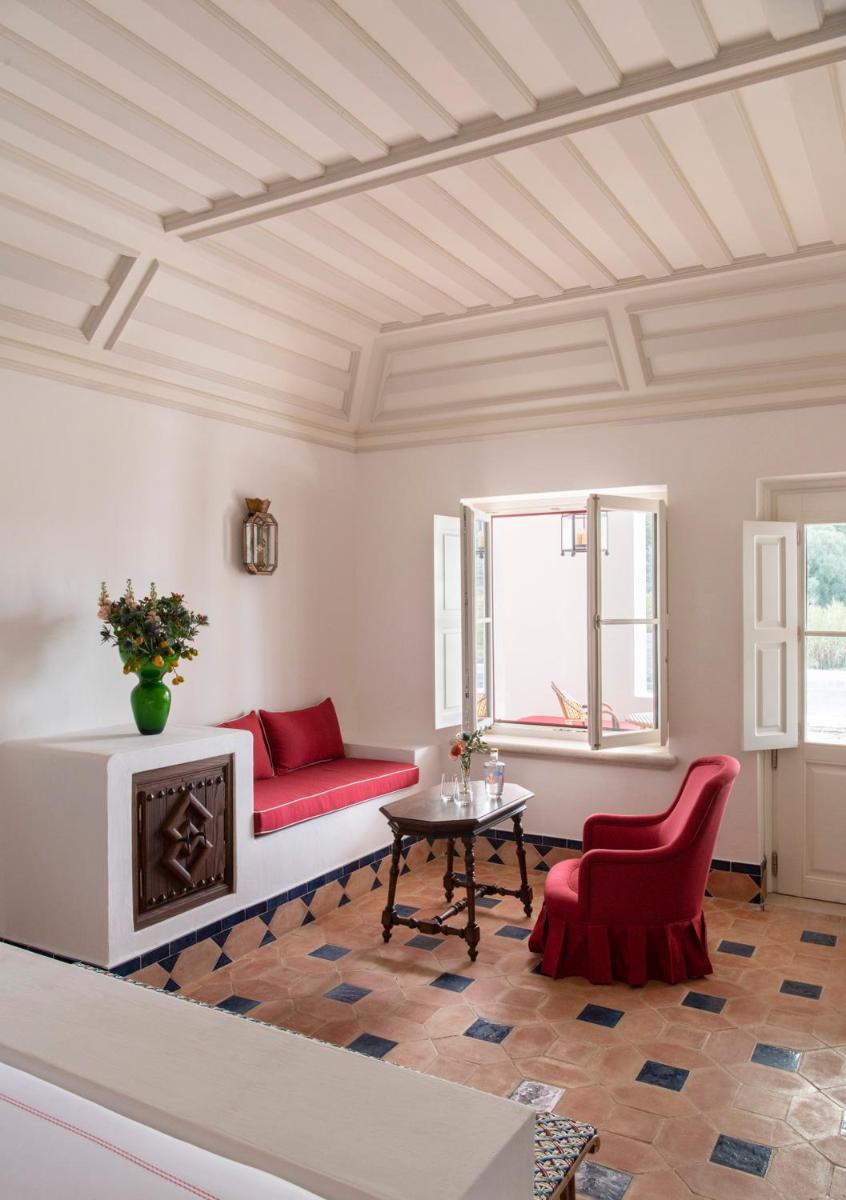 Uma área de estar em Vermelho Melides - Relais & Châteaux