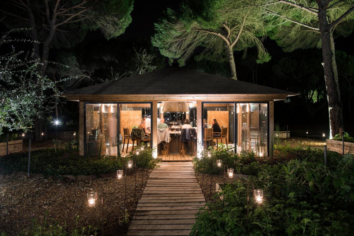 Um jardim no exterior de Sublime Comporta Country Retreat & SPA