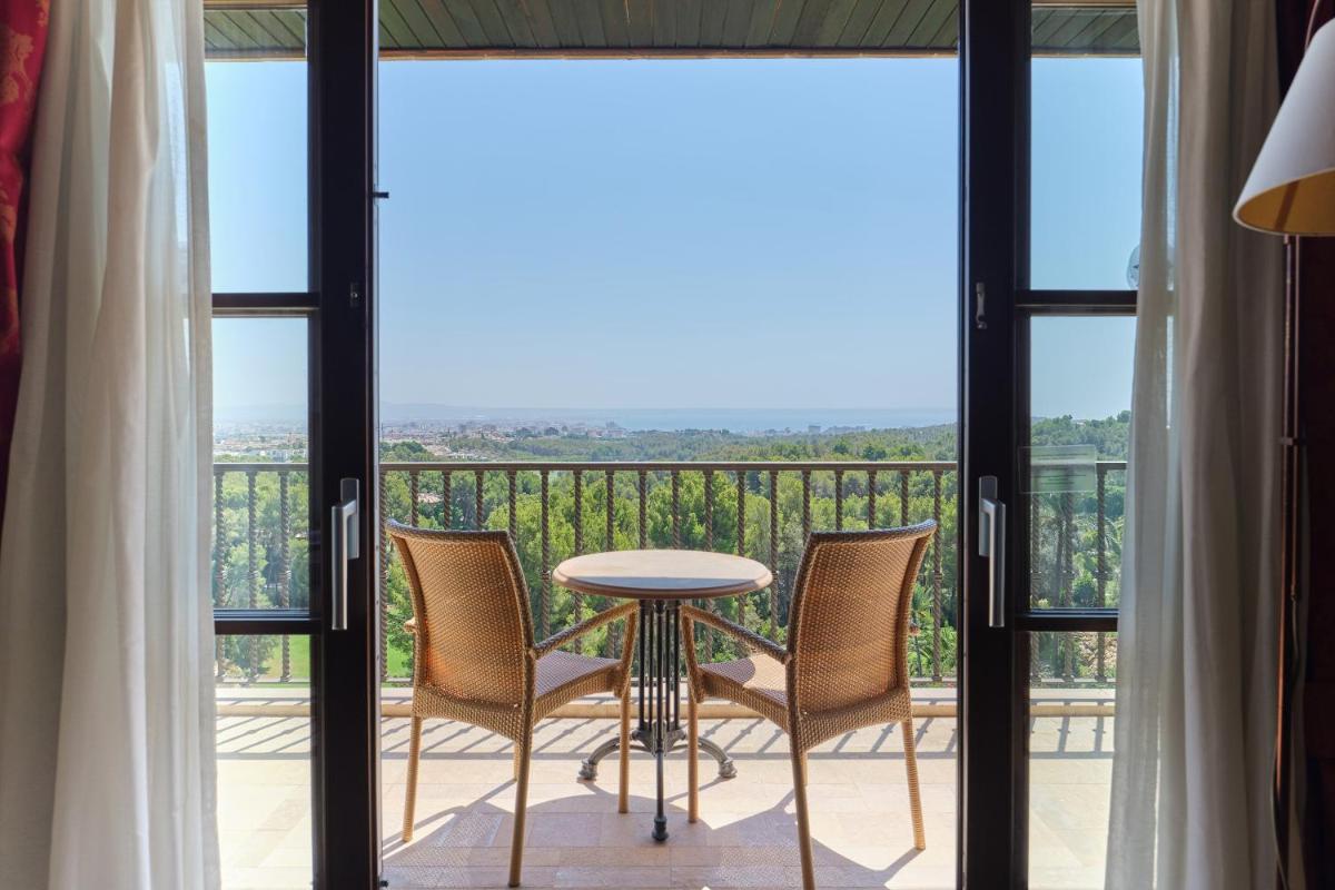 Un balcón o terraza de Castillo Hotel Son Vida, a Luxury Collection Hotel, Mallorca