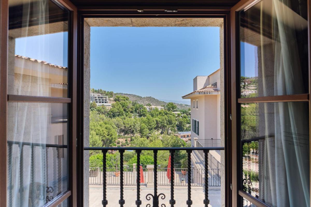 Un balcón o terraza de Castillo Hotel Son Vida, a Luxury Collection Hotel, Mallorca