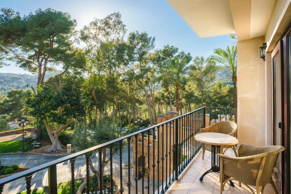 Un balcón o terraza de Castillo Hotel Son Vida, a Luxury Collection Hotel, Mallorca
