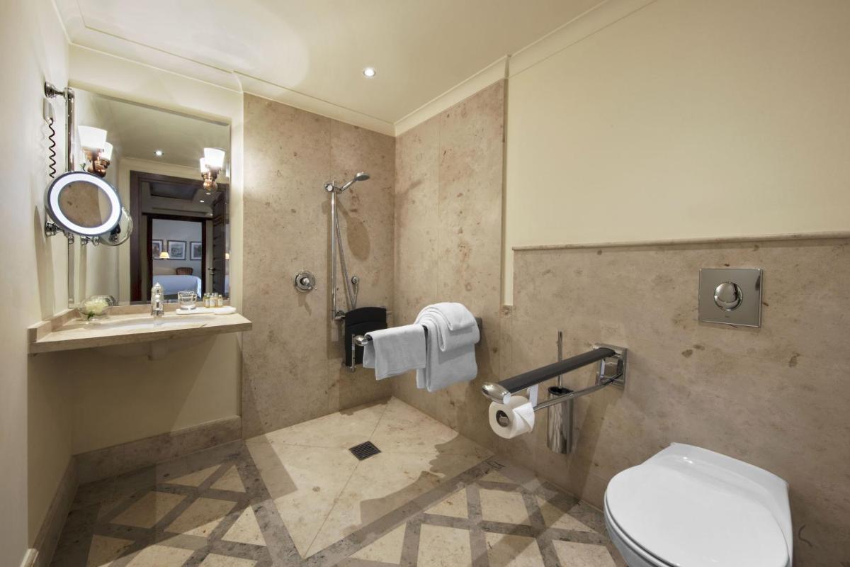 Un baño de Castillo Hotel Son Vida, a Luxury Collection Hotel, Mallorca